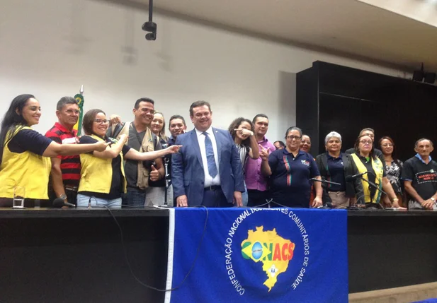 Silas Freire com os agentes de saúde