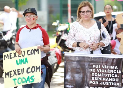 Mulheres participam do ato em Teresina 