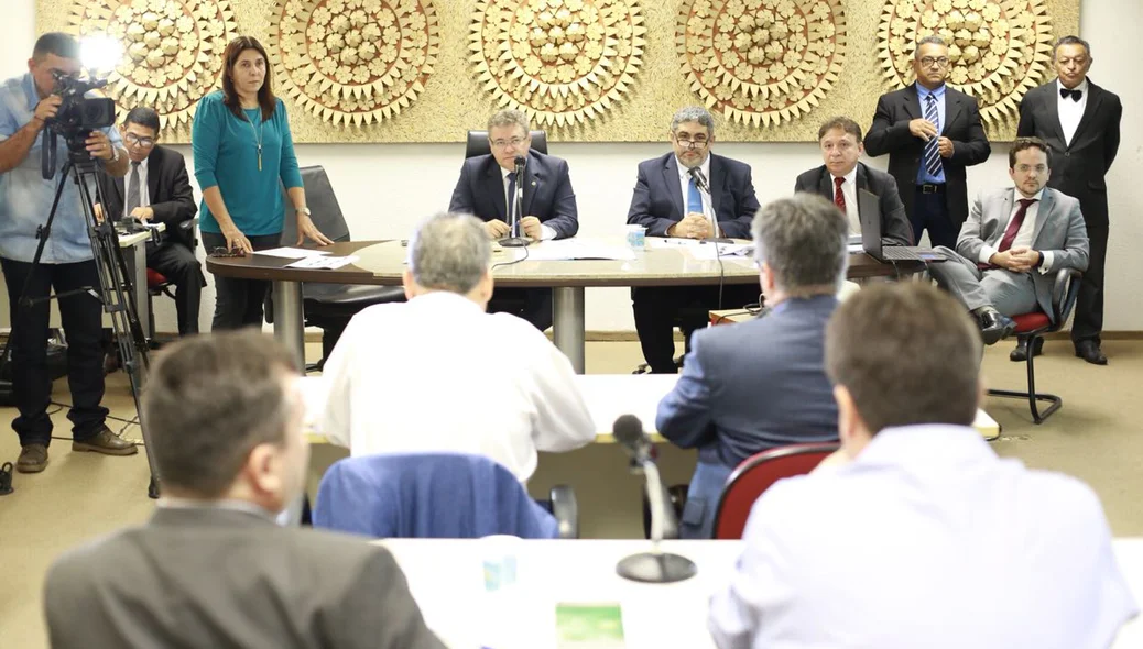 Reunião na CCJ da Alepi