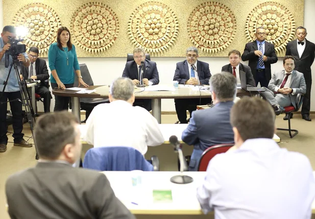 Reunião na CCJ da Alepi