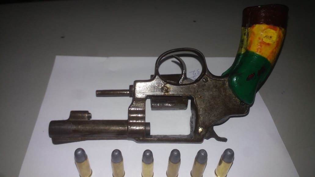 Arma aprendida junto com menor de idade