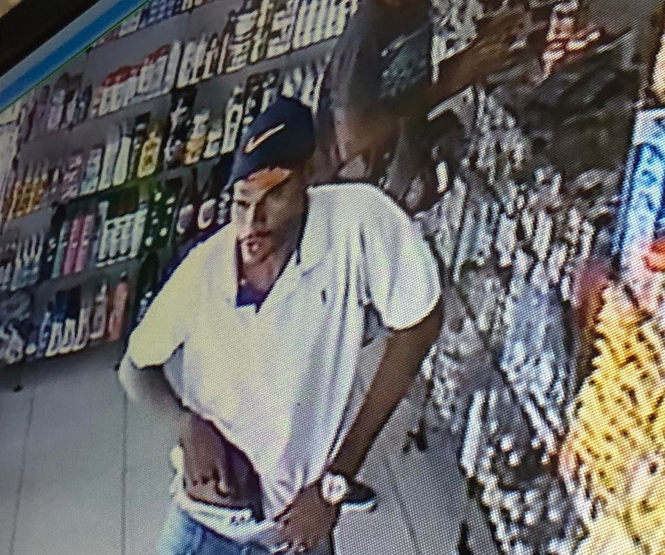 Suspeito foi flagrado por câmeras de segurança do local