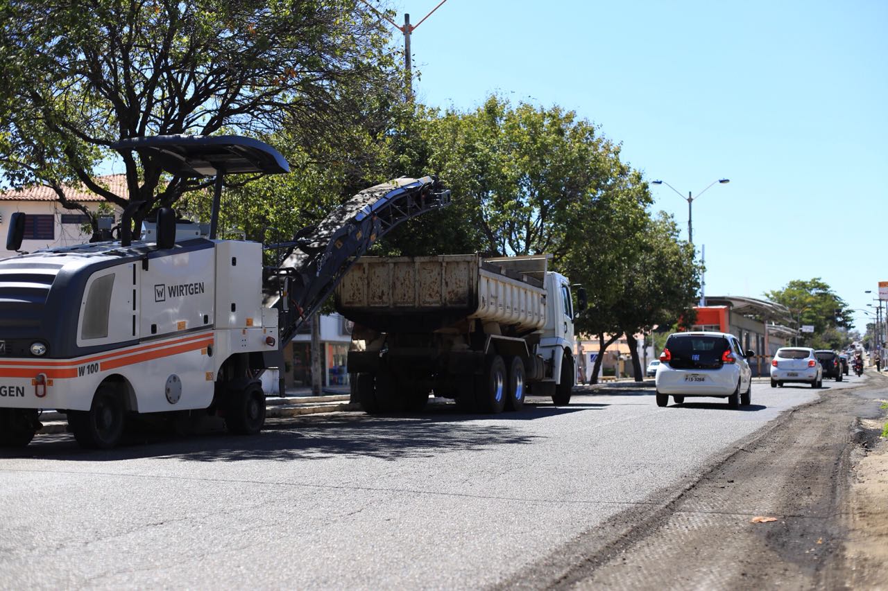 Recuperação asfáltica na Avenida Presidente Kennedy