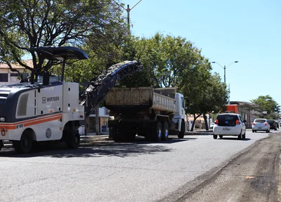 Recuperação asfáltica na Avenida Presidente Kennedy