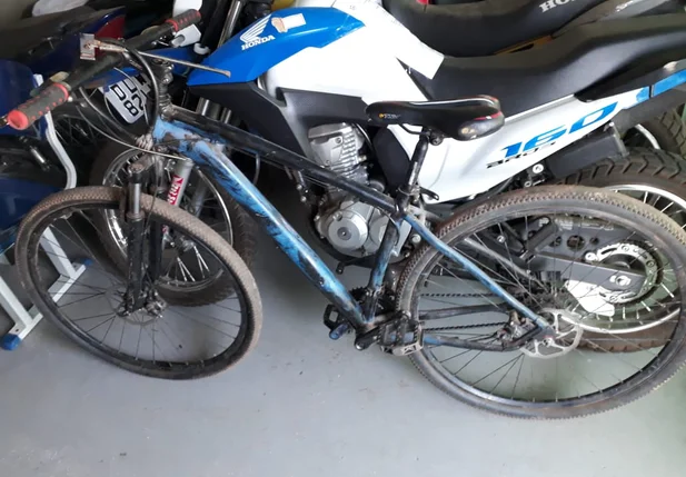 Bicicleta roubada teve cores modificadas para dificultar a identificação   