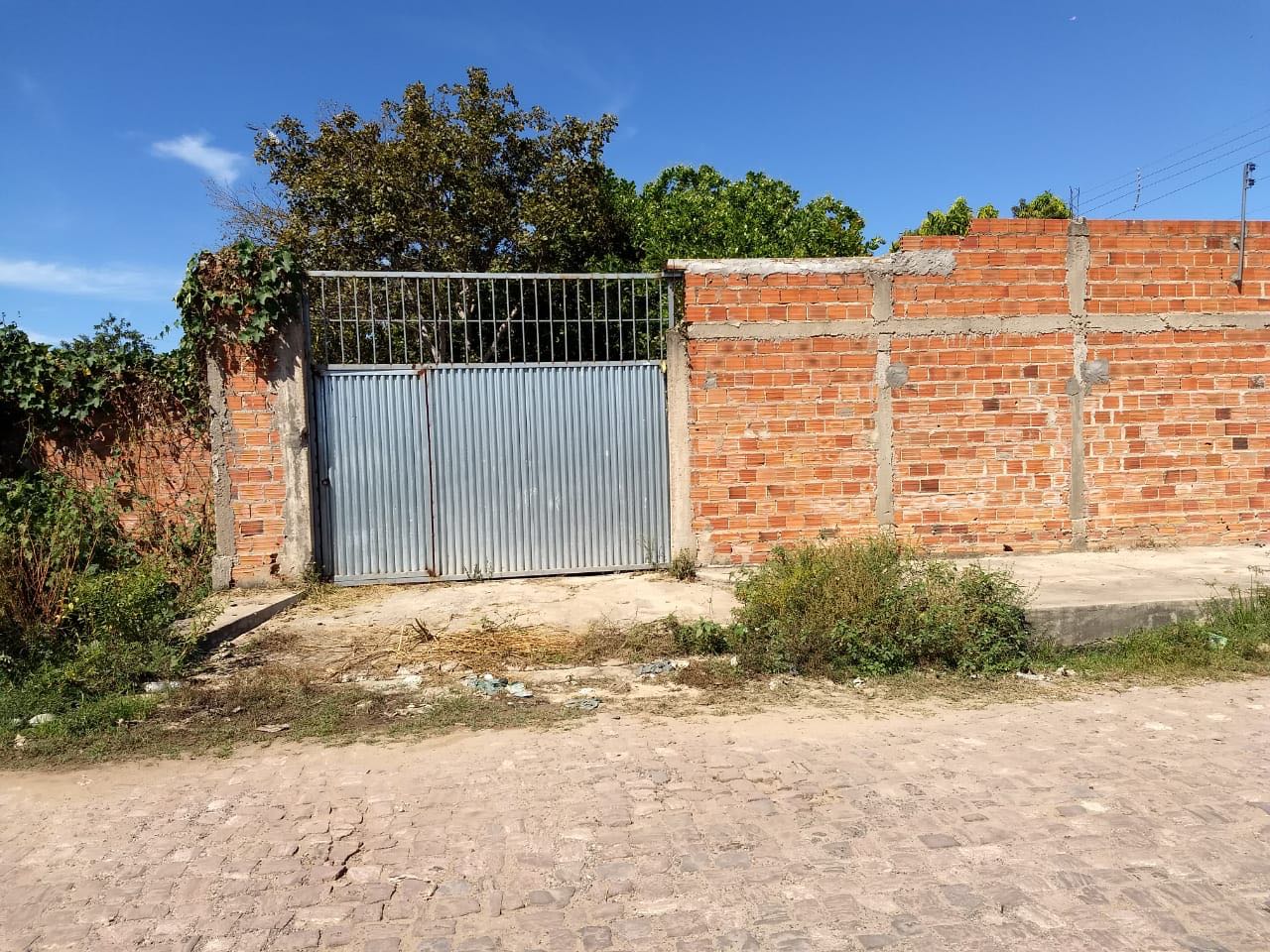 Casa onde estavam as geladeiras 