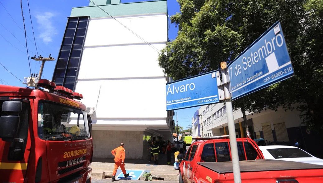 Prédio fica localizado entre a Álvaro Mendes com 7 de Setembro