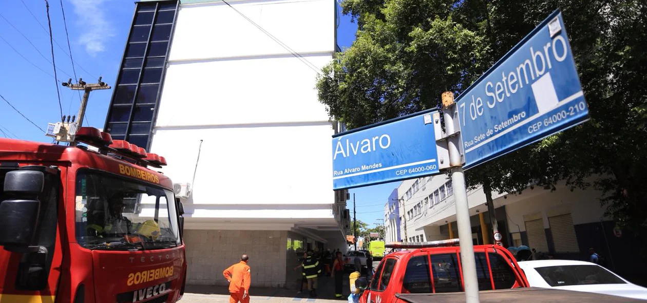 Prédio fica localizado entre a Álvaro Mendes com 7 de Setembro