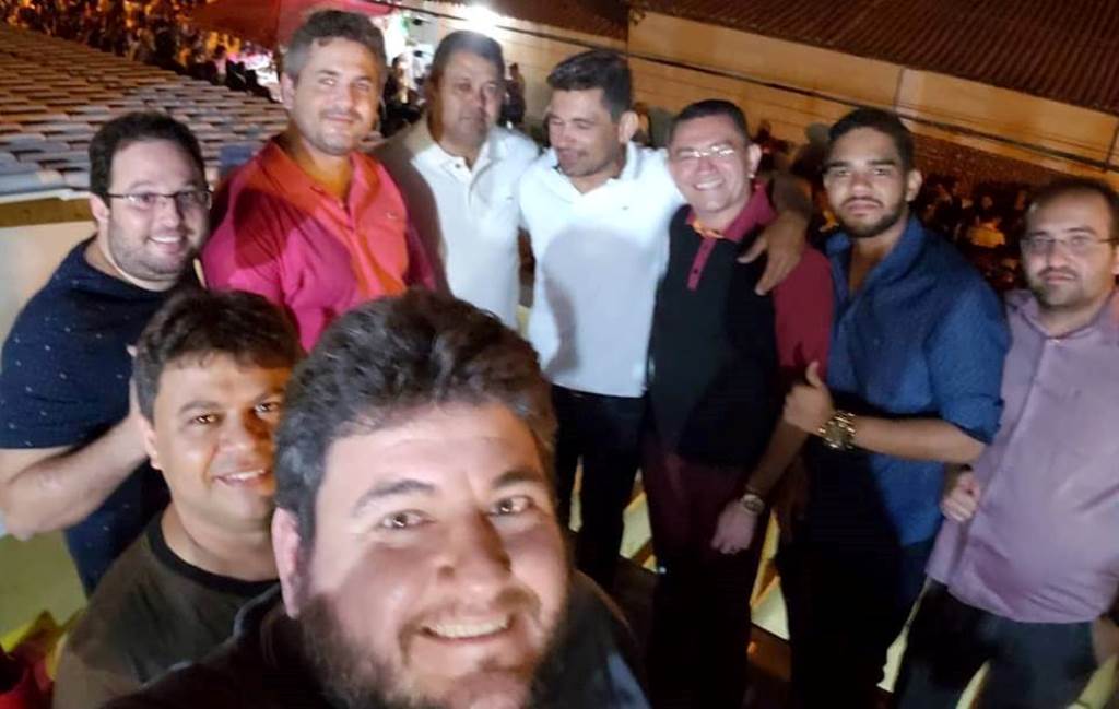 Prefeito Padre Walmir e deputado Pablo Santos durante festejos da Cohab