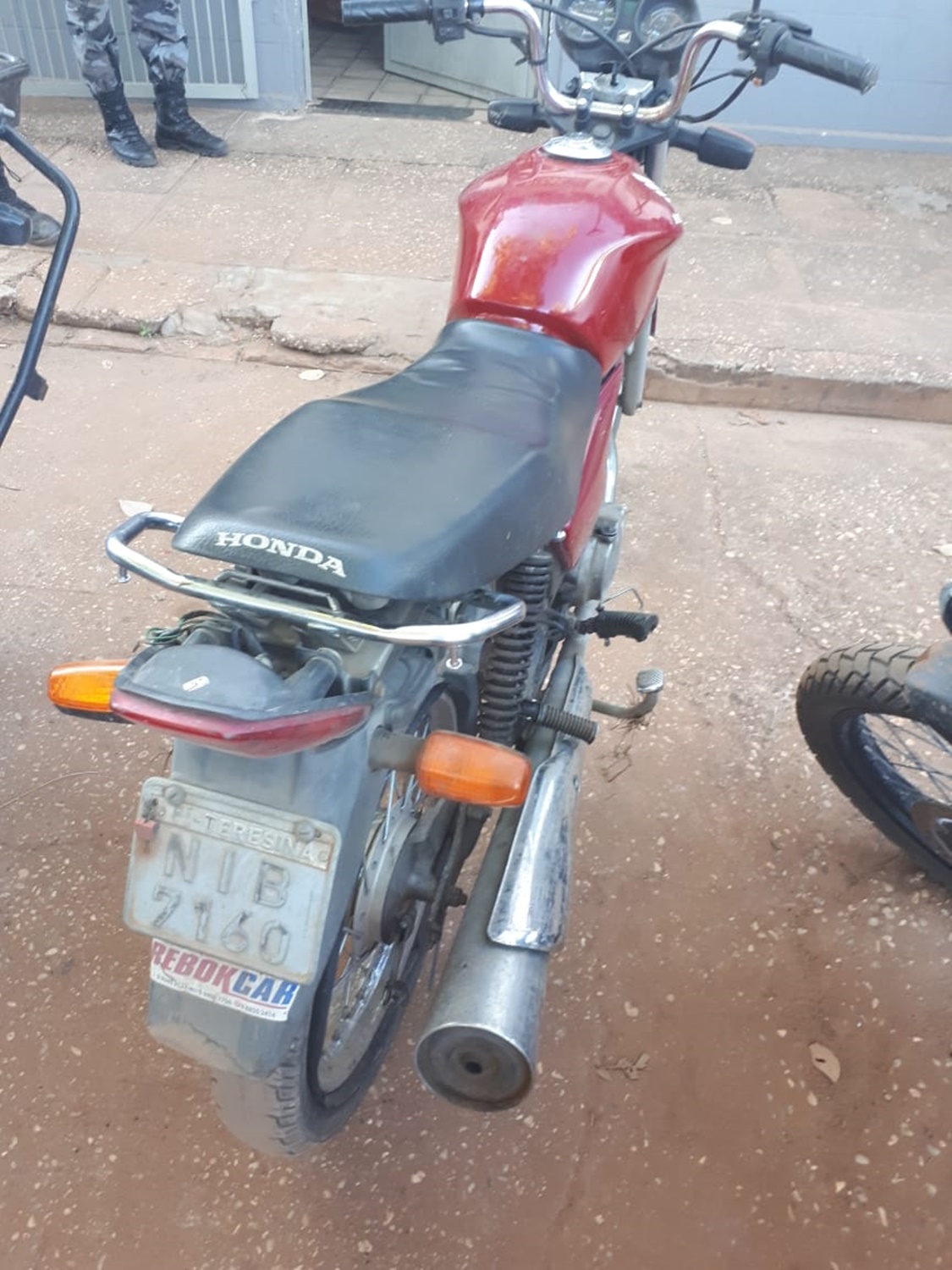 Motocicleta apreendida com adolescente de 16 anos