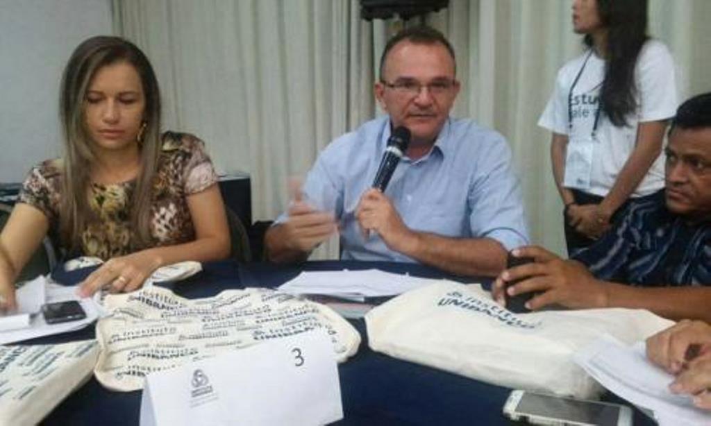 Professor Carlos Leal, presidente do Sintraemp