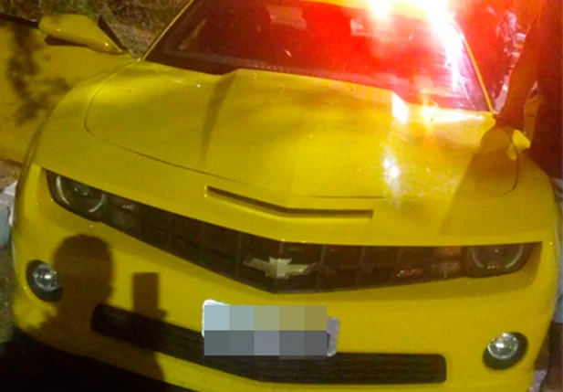 Camaro apreendido na Avenida Maranhão