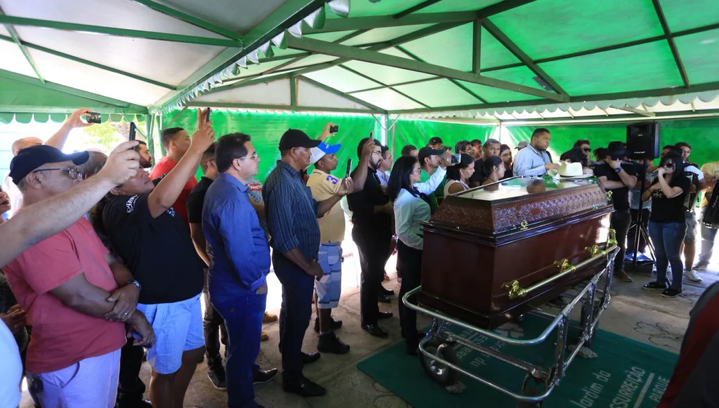 Amigos cantaram Lengo Tengo 