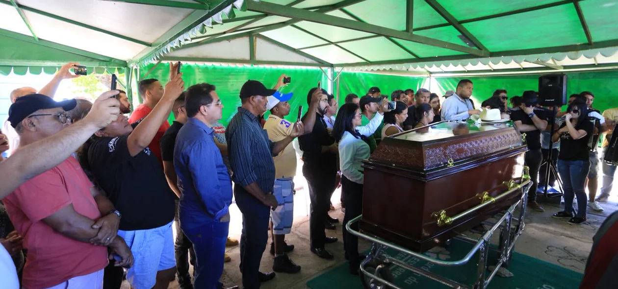 Amigos cantaram Lengo Tengo 