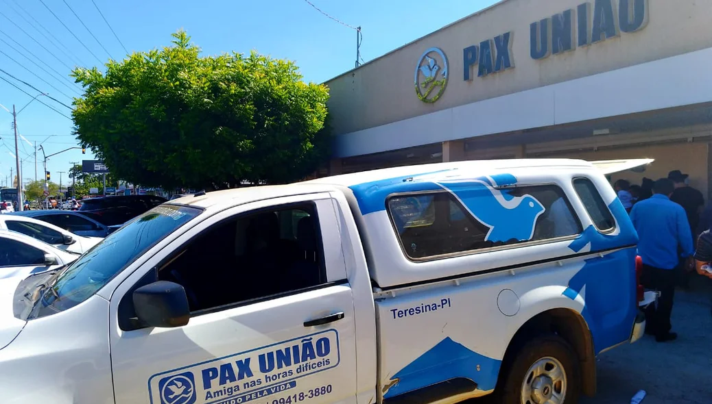 Amigos se despedem de Cizinho em velório na Pax União