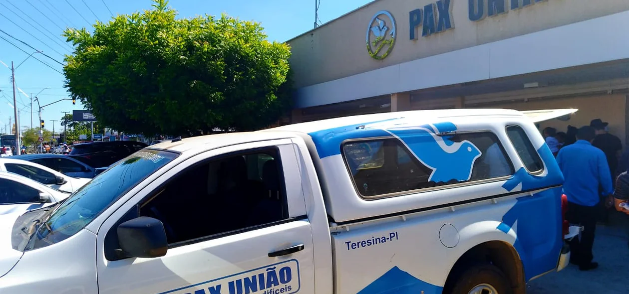 Amigos se despedem de Cizinho em velório na Pax União