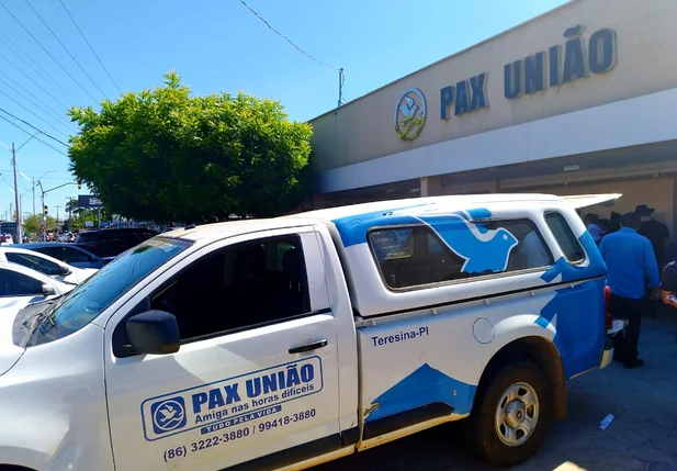Amigos se despedem de Cizinho em velório na Pax União