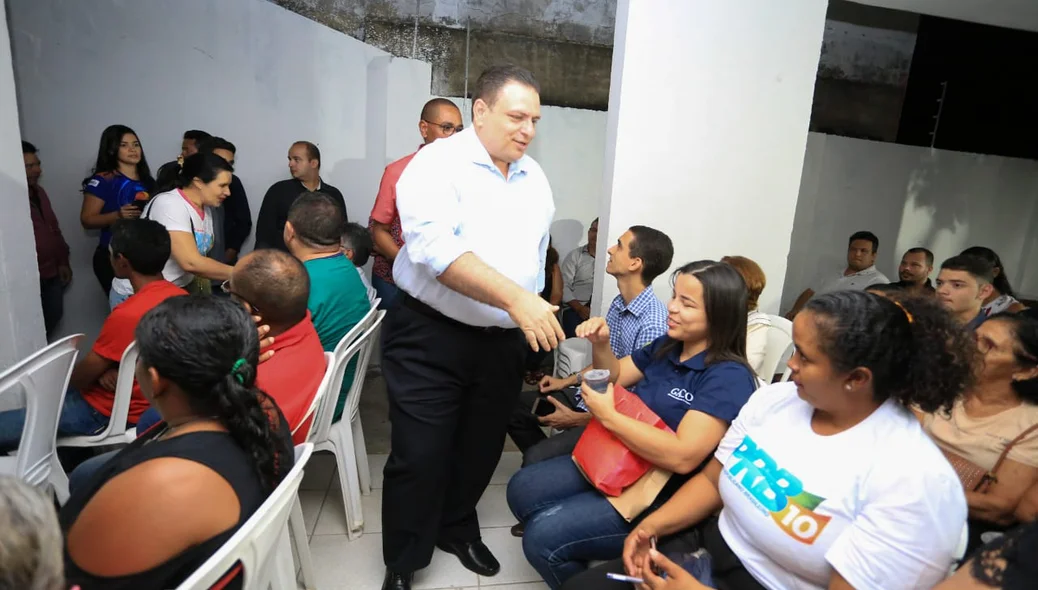 Deputado estadual Gessivaldo Isaías na inauguração da sede do PRB