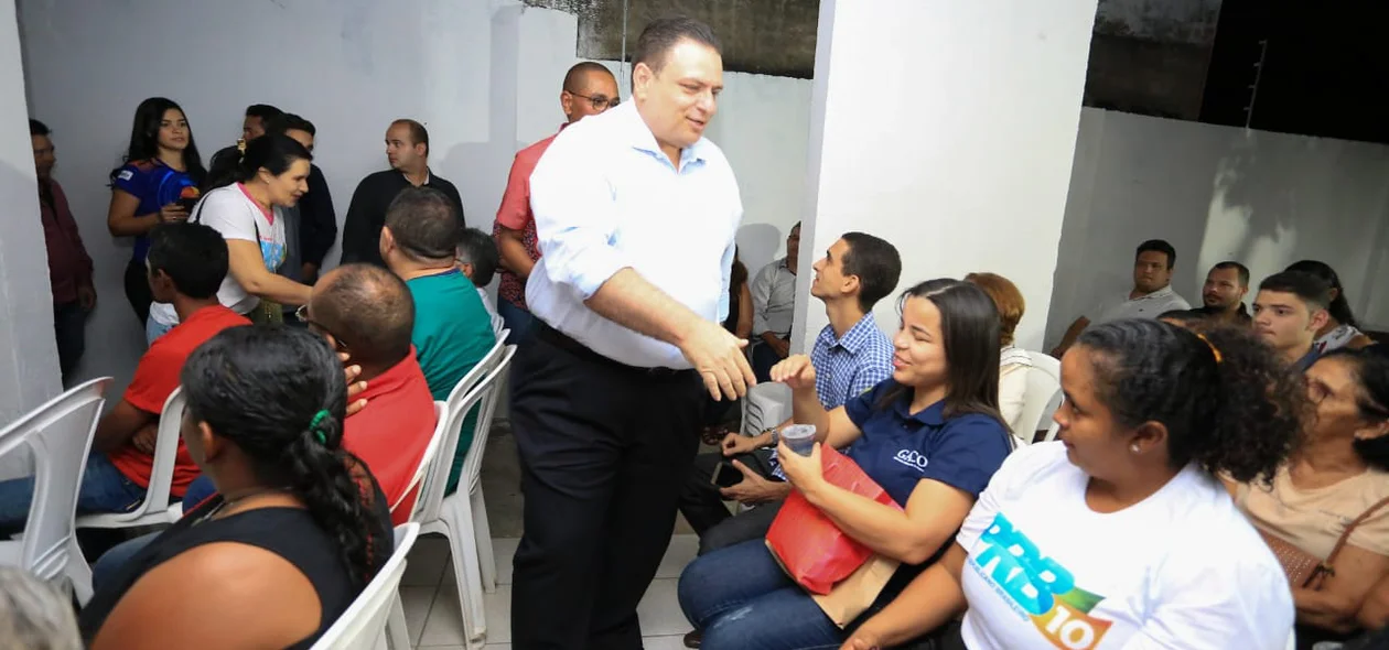 Deputado estadual Gessivaldo Isaías na inauguração da sede do PRB