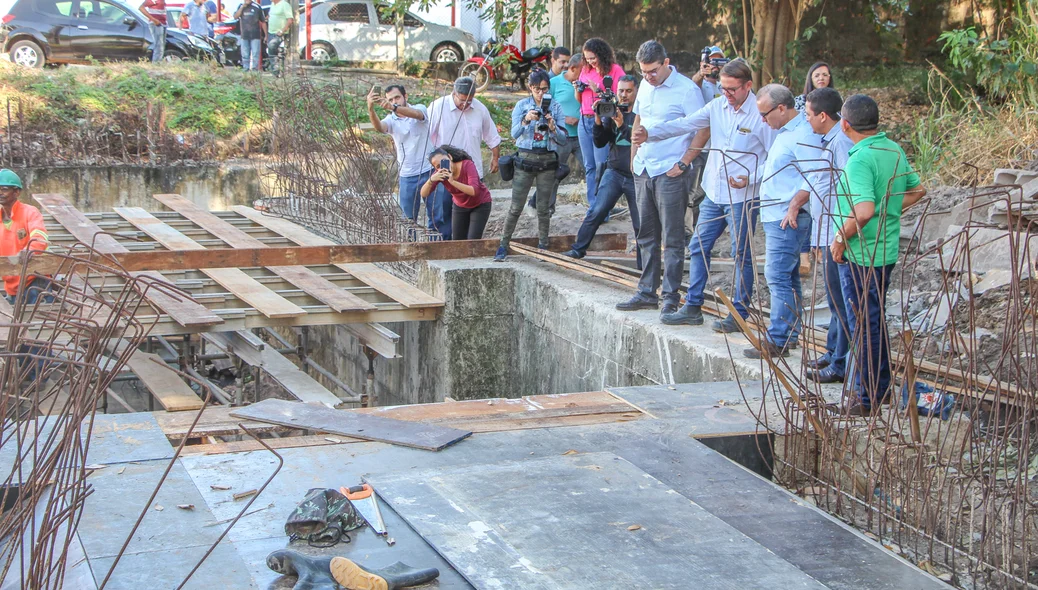 Galeria sendo construída na zona leste