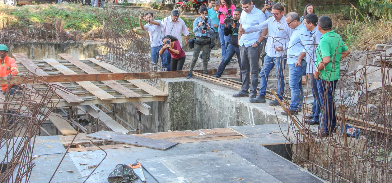 Galeria sendo construída na zona leste