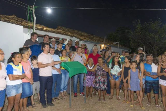 Junior Percy inaugura sistema de distribuição de água na zona rural 