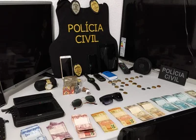 Material apreendido durante a ação da Polícia Civil