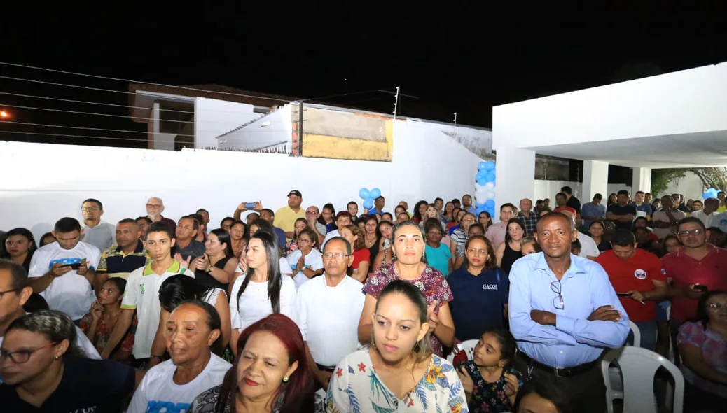 Pessoas na inauguração da sede do PRB