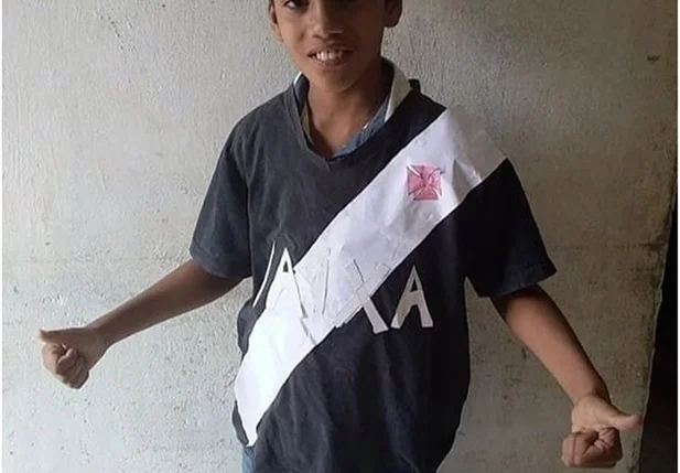 Piauiense Otávio Coelho Gomes com camisa feita a mão