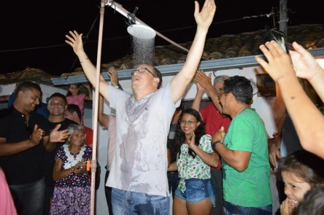 Prefeito Junior Percy inaugura sistema de distribuição de água 