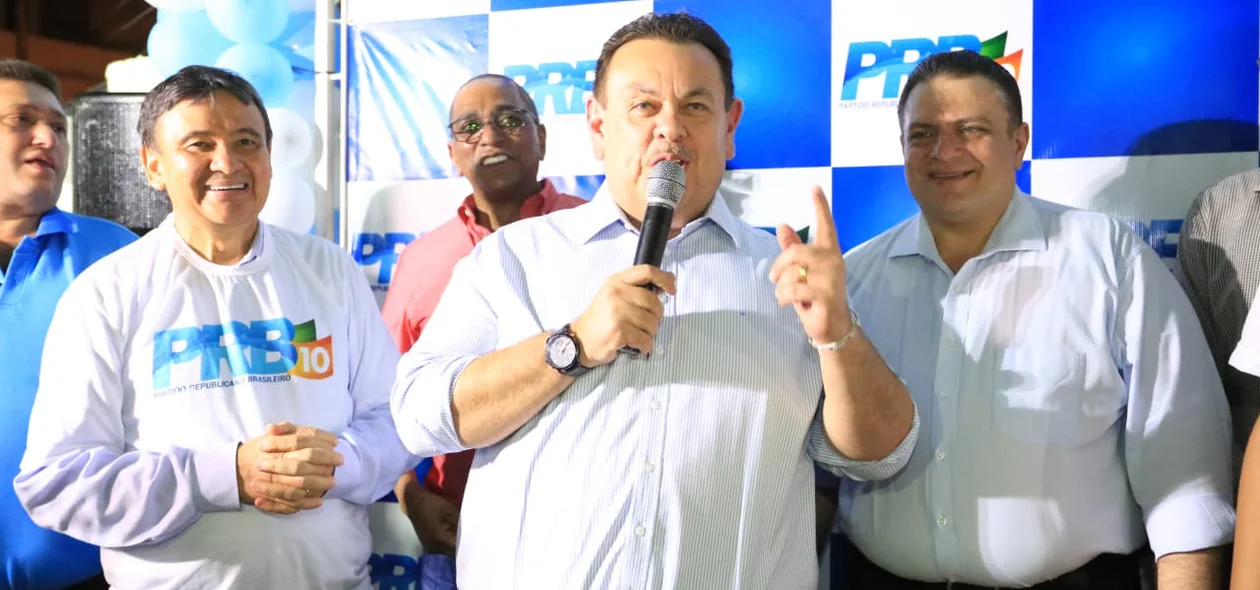 Silas Freire participando da inauguração da sede do PRB