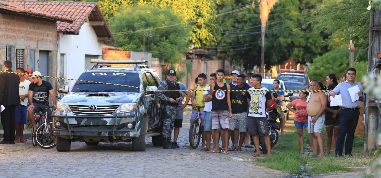 Área foi isolada pela Polícia Militar
