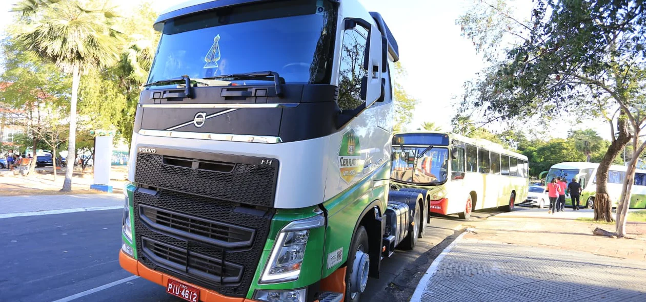 Caminhoneiros também participaram da carreata 