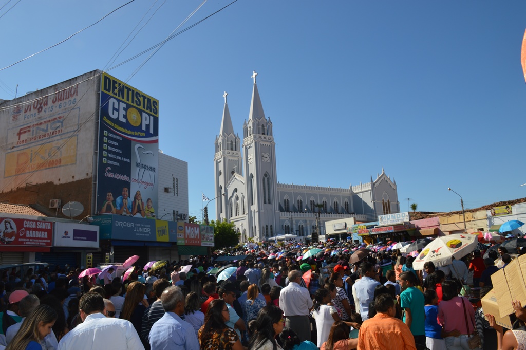 Festa da Padroeira de Picos reúne milhares de devotos todos os anos