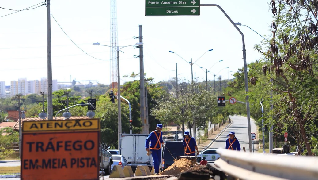 Reparo na saída da ponte Wall Ferraz