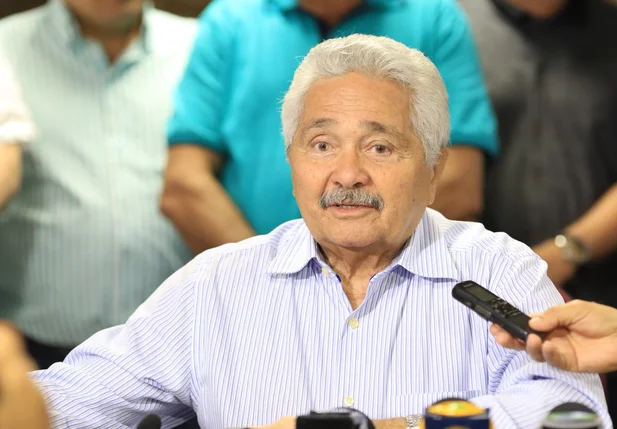 Senador Elmano Férrer