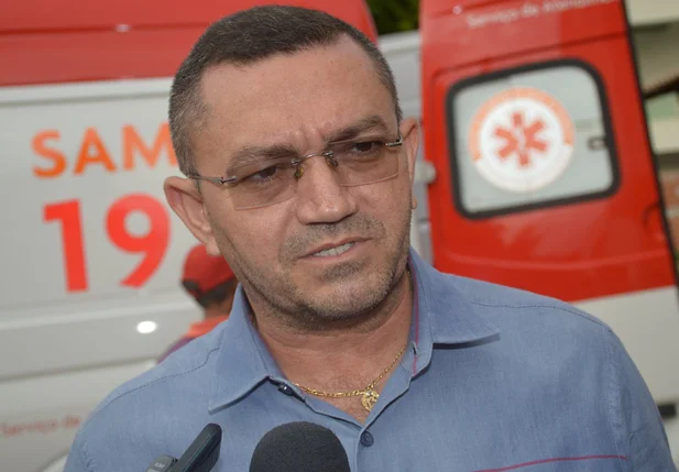 Padre Walmir não vai se afastar do cargo
