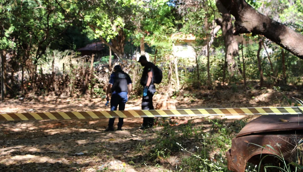 Foi encontrado um tronco de árvore em cima da vítima
