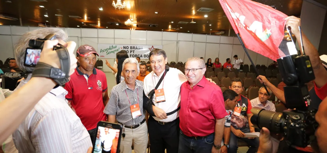 Governador Wellington Dias ao lado de Assis Carvalho e membro do PT