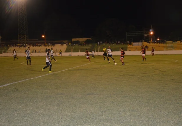 Jogo foi bem equilibrado.
