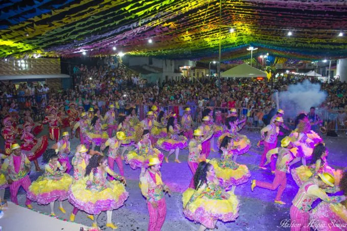 Apresentação de quadrilhas juninas