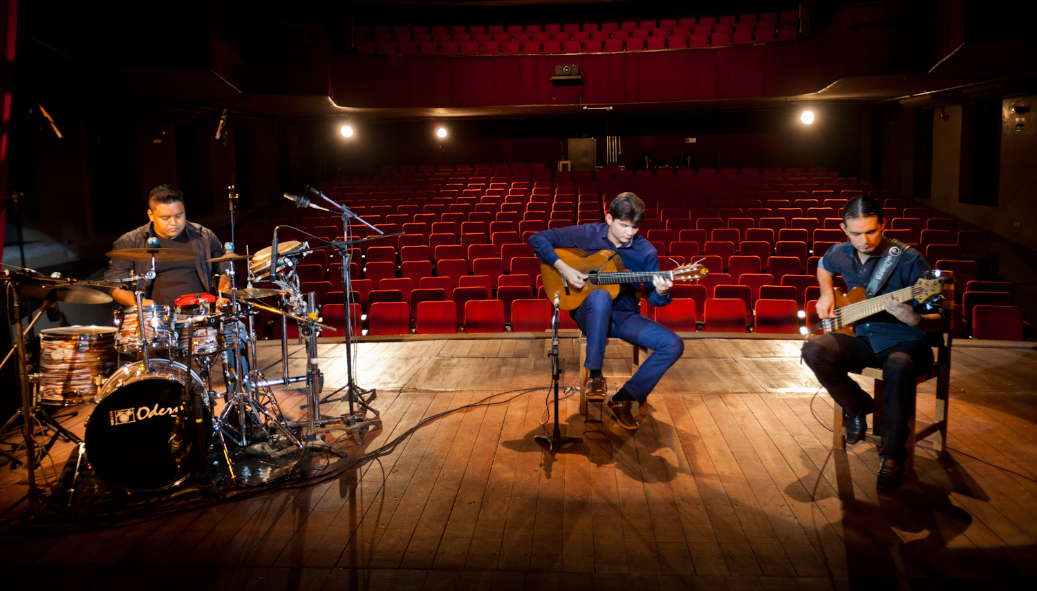 Artista Josué Costa apresenta Trio em Circuito