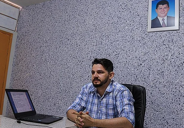 Controlador-geral Douglas Magalhães
