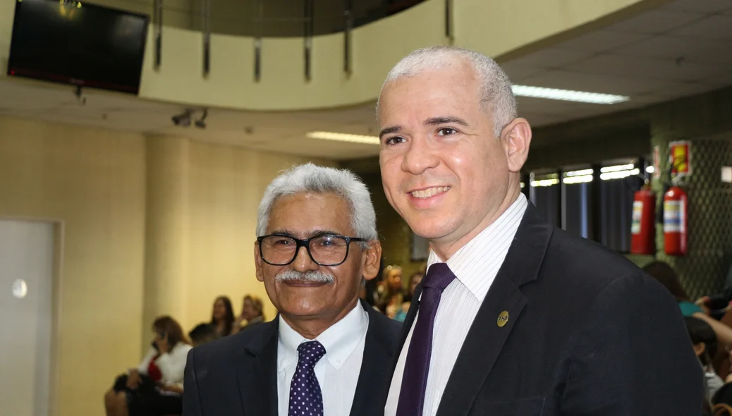 Juiz Antônio Soares ao lado de Thiago Vasconcelos, presidente do PHS