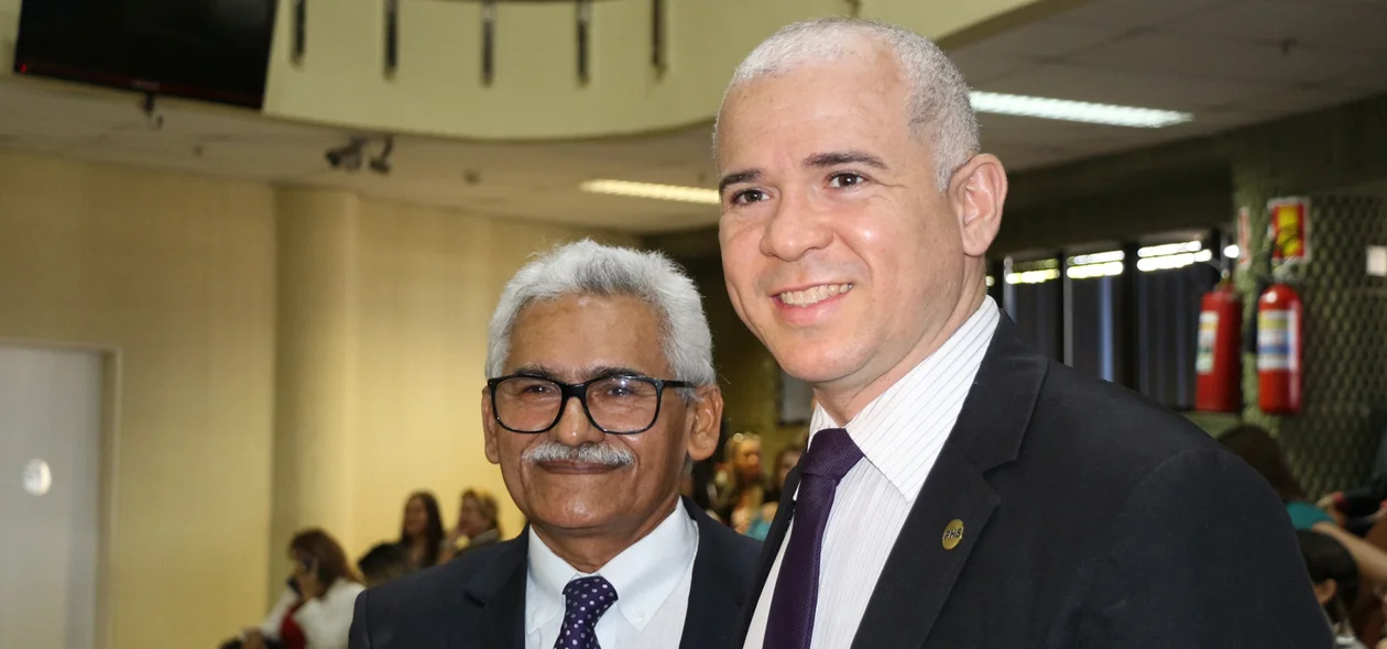 Juiz Antônio Soares ao lado de Thiago Vasconcelos, presidente do PHS
