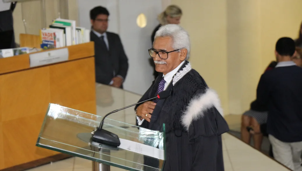Juramento do juiz Antônio Soares dos Santos em posse no TRE