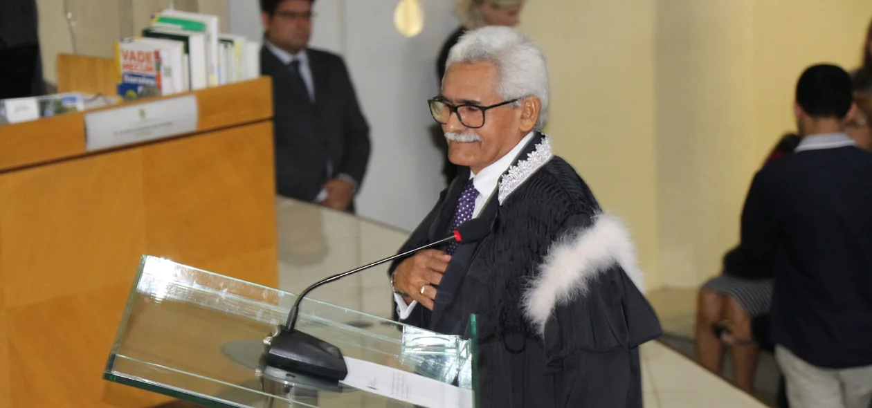 Juramento do juiz Antônio Soares dos Santos em posse no TRE