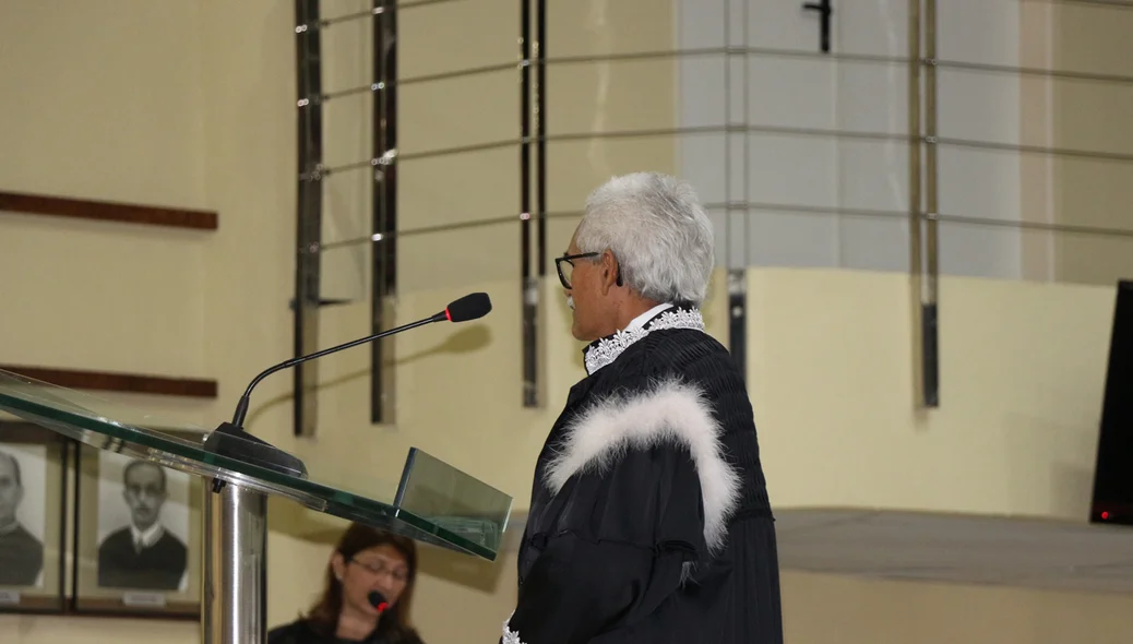 Juramento do juiz Antônio Soares dos Santos em posse no TRE
