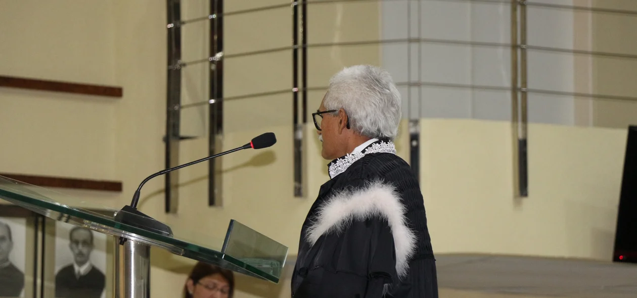 Juramento do juiz Antônio Soares dos Santos em posse no TRE