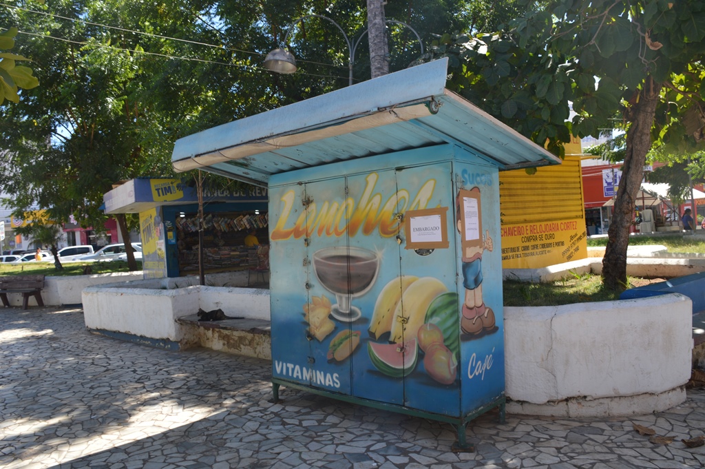 Trailers instalados na praça Félix Pacheco